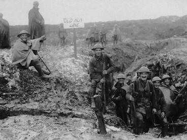 Le società costruiscono narrazioni che rendono il conflitto accettabile e persino necessario