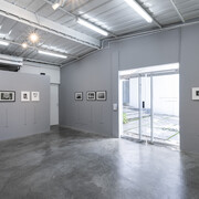 Julio Iribarren, Back on the road, vista de exhibición. Cortesía de ABRA