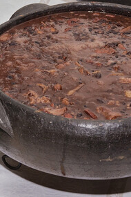 A feijoada é muito mais que um prato típico brasileiro, é uma experiência cultural que envolve história, mitos e sabores únicos. descubra a verdadeira origem e os acompanhamentos que tornam a feijoada irresistível e tradicional