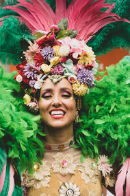 Mujer con un disfraz típico de las fiesta de Carnaval