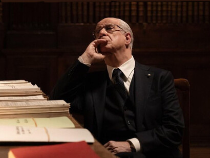 Toni Servillo è Mariano De Santis in una scena del film "La grazia" di Paolo Sorrentino