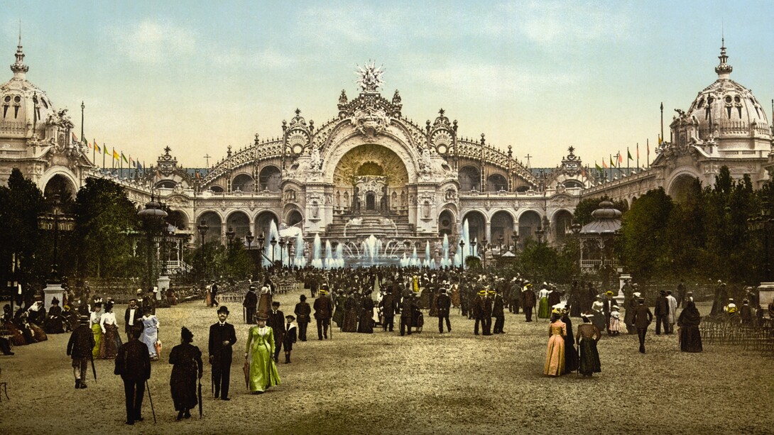 Le Château d'eau and plaza, Exposition Universal, 1900, Paris, France