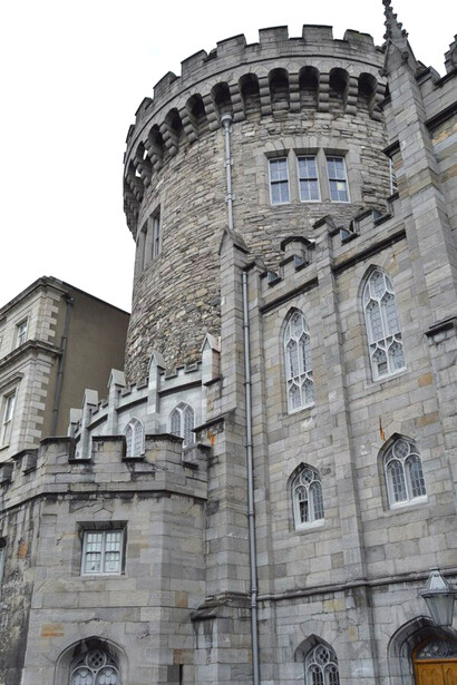 Dublin Castle, or Caisleán Bhaile Átha Cliath in Irish, stands in central Dublin off Dame Street, serving as both a key government complex and a major tourist attraction