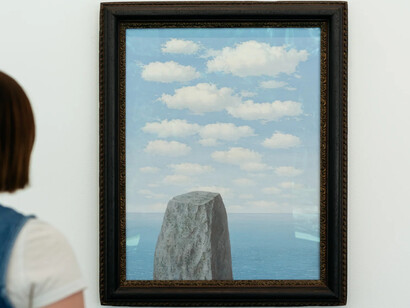 René Magritte, Foyer installation, René Magritte, exhibition view. Courtesy of Menil