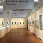 Artisti vari, Scrittura obliqua – Fotografia e poesia, vista dell’esposizione. Cortesia del Museo di Fotografia Contemporanea