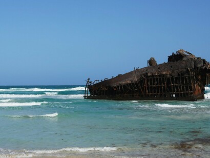 O MV Cabo Santa Maria é um cargueiro espanhol que encalhou em 1968 na costa norte da ilha da Boa Vista, em Cabo Verde. Apesar das tentações hegemónicas existirem sempre, o pais vem-se dotando de uma cidadania ativa, através da formação da consciência critica adquirida nos estudos e caldeada na participação em várias organizações da sociedade civil e no assinalável respeito pelos direitos humanos, pois desde 2001 que o pais se dotou de uma estrutura para a promoção e proteção dos Direitos Humanos, o Comité Nacional para os Direitos Humanos, que evoluiu para Comissão Nacional para os Direitos Humanos e Cidadania em 2004