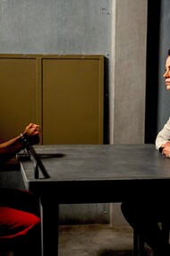 Eva Gellar (Michelle Monaghan), agente de la CIA, interroga a Al-Massih ad dajjal (Mehdi Dehbi), el presunto Mesías