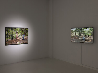 Regina José Galindo, Glass ceiling, exhibition view. Courtesy of ADN Galeria. Photo by Roberto Ruiz