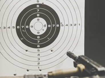 En las guerras contemporáneas, la población civil constituye la inmensa mayoría de las víctimas, desplazadas, empobrecidas y marcadas por el trauma