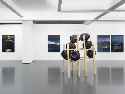 Manuel Chavajay, Rupeequul kaajuleew. Vientre de los cosmos, vista da exposição. Cortesia de Pedro Cera. Foto de Bruno Lopes