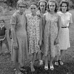 Emmet Gowin, Nancy, Reva, Edith, Ruth, Mae, Helen, and Dwayne, Danville, Virginia (detail), 1967. Courtesy of Pace Gallery © Emmet Gowin