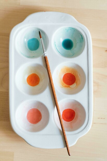 El acto de pintar de Pablo es comparado con afilar cuchillos, un gesto preciso y repetitivo