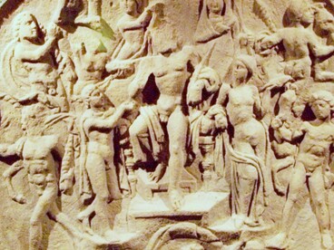 Pietra dal Mitreo di Dieburg (uno dei due luoghi di culto attestati (riscoperti nel 1926) nella città) e uno dei pezzi principali del museo “Schloss Fechenbach”, Dieburg, Germania