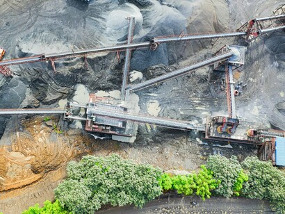 O desenvolvimento da mineração moderna de terras raras depende de um conjunto sofisticado de tecnologias que evoluíram de forma acelerada nas últimas décadas
