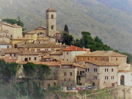 Estas aldeas no fueron diseñadas de una vez, sino construidas por generaciones. Fara in Sabina, Italia