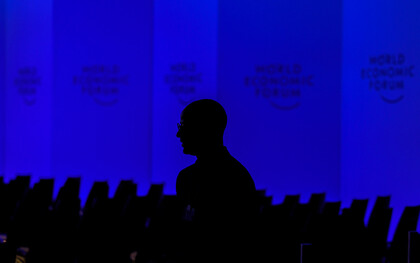 En el último Foro Económico Mundial de Davos, la participación de Mark Carney, primer ministro canadiense, se convirtió en una de las intervenciones más lúcidas sobre la crisis del orden internacional y el fin de una era. ©2026 World Economic Forum / Jason Alden (vía Flickr, licencia Creative Commons)