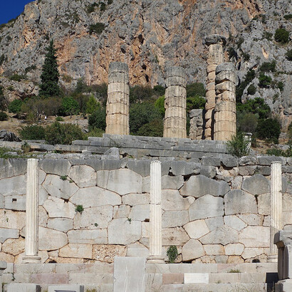 Delphi (Griechenland), Ruinen des Apollon Tempels und Fundort der Gallio-Inschrift