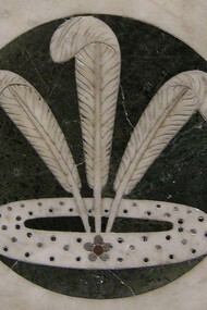 Impresa ritenuta di Cosimo de Medici, Tempietto funebre di Giovanni Rucellai, Basilica di Santa Maria Novella, Firenze