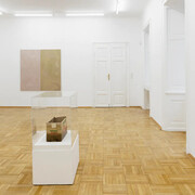 Diverse künstler, Fährten, ausstellungsansicht. Mit freundlicher genehmigung der Galerie nächst St. Stephan