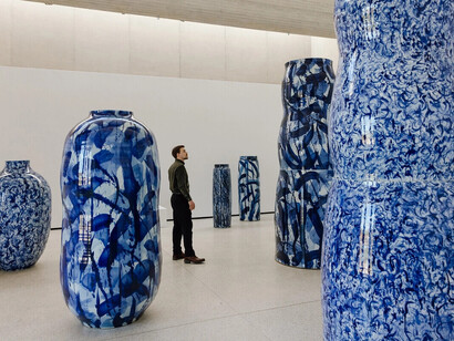 Felicity Aylieff, Expressions in blue, exhibition view. Courtesy of Yorkshire Sculpture Park