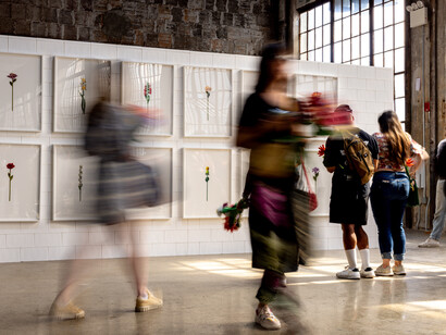 Cj Hendry, Flower market 2.0, exhibition view. Courtesy of Maximus Communications
