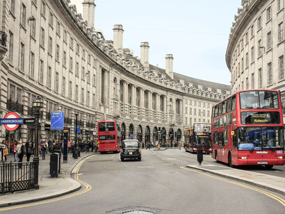 Première escale à Londres : le voyage commence là où l’anglais se vit au quotidien, dans le rythme de la ville et le son des conversations
