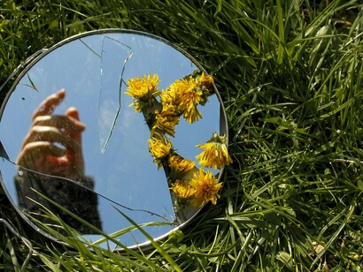 Finalmente, a humanidade teria alcançado um estágio positivo, o estágio da ciência experimental, da consideração como científico aquilo que pode ser experimentado em laboratório