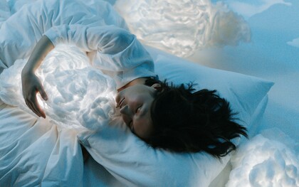 Elle est la plus paisible quand elle dort, c'est peut-être pourquoi elle préfère vivre dans ses rêves