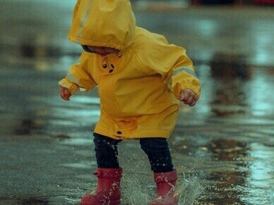 Ter vivenciado isso tudo até o presente momento é incrível, mas também é uma loucura. Recordo de uma infância descomplicada, simples em que eu ia para a escola e, ao chegar em casa, almoçava, colocava uma roupa confortável e descia (morava em prédio) para brincar com a turma que eu tinha

