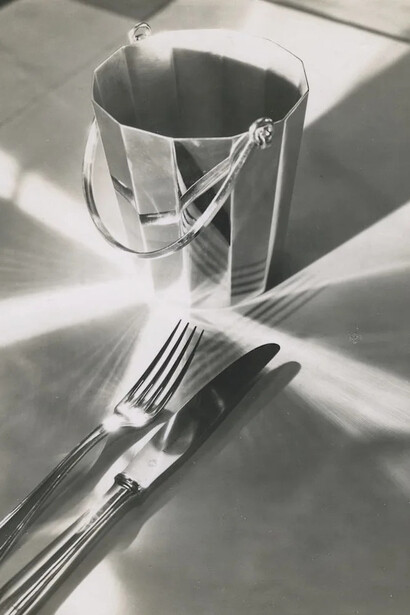 Maurice Tabard Français, Still life, 1930. Courtesy of Les Douches la Galerie