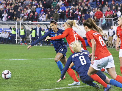 Alex Morgan jugando para la selección estadounidense. Fotografía de Jamie Smed