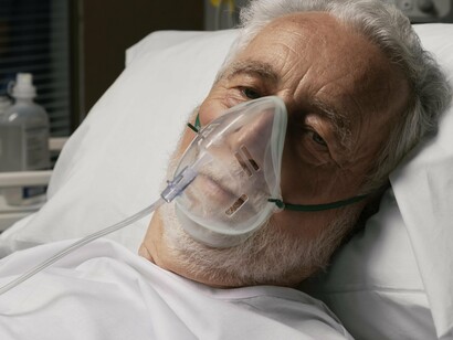 E se a família tenta pelos seus meios compartilhar com o médico que está tratando aquele ente querido pesquisas feitas de um alimento ou um tratamento alternativo que também possa trazer conforto nesse momento doloroso, será que é porque realmente ela é egoísta e não quer libertar aquela pessoa doente de um sofrimento maior? Ou é só porque está tentando ajudar? 