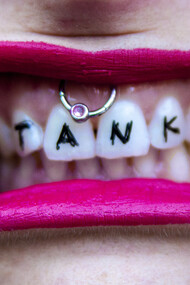 Tank theet, Courtesy Tank