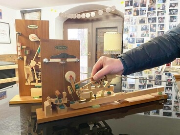 Egidio spiega il piano e il forte dei martelletti