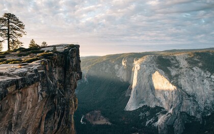 La paura del vuoto. Incubi ricorrenti in cui si cade da grandi altezze, provocando risvegli improvvisi e ansia