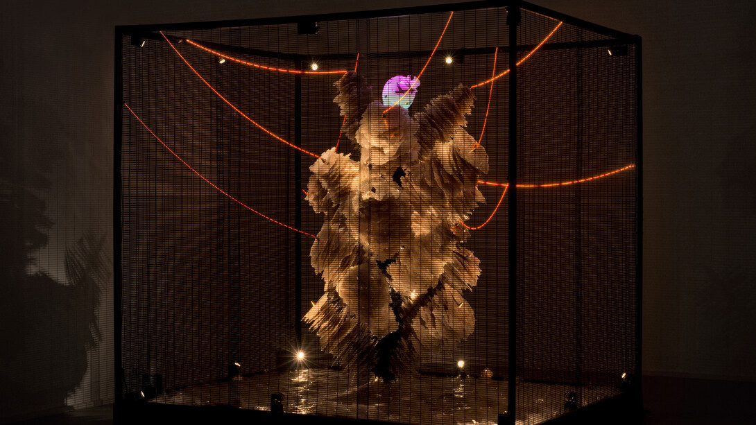 Liliane Lijn, Electric bride (detail), 1989. Courtesy of Tate