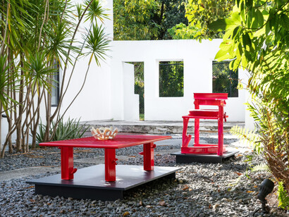 Emmett Moore, Neon sun, exhibition view. Courtesy of Nina Johnson Gallery