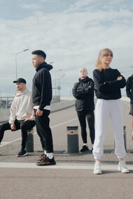 The running group stands united, recognising that success is built on a foundation of focus and a clear direction, much like a well-planned exercise routine