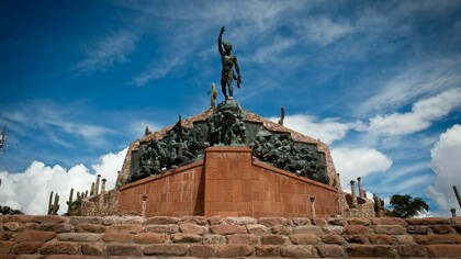 Figura de Viltipoco en el Monumento a los Héroes de la Independencia. Humahuaca, Jujuy, Argentina