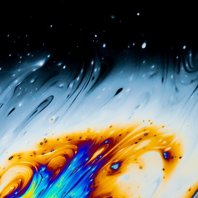 "Petrolio" è un libro scomodo, visionario e profetico, che continua a inquietare e interrogare il lettore contemporaneo