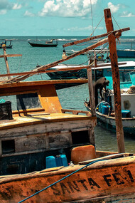 Barcos de pescadores na praia de João Pessoa, no estado da Paraíba, Brasil 