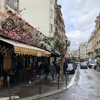 Il rapporto con Parigi rafforzò in lui l’idea di una letteratura come strumento critico e civile, oltre i confini nazionali