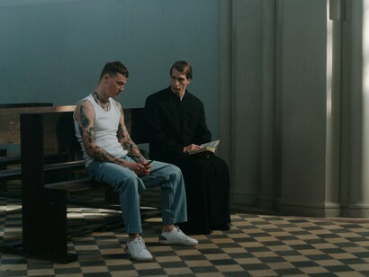 Pode ser que um dia, ainda está longe, deixo isso bem claro ao leitor, eu não peque mais, e até mereça um lugarzinho lá no fundão do céu, mas é meio difícil pensar nisso agora, prefiro continuar pecando mais um pouco, enquanto ainda tenho alguma lucidez, porque eu acho que quando eu ficar gagá não peco mais, pelo menos consciente
