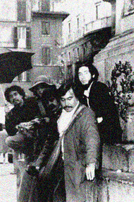 Il Laboratorio Letterario Maruri sotto la statua di Giordano Bruno a Campo di Fiori a Roma. In foto, Antonio Arévalo, Odette Smith, Eugenio Llona, Hernan Castellano-Giron e Eduardo Bandera