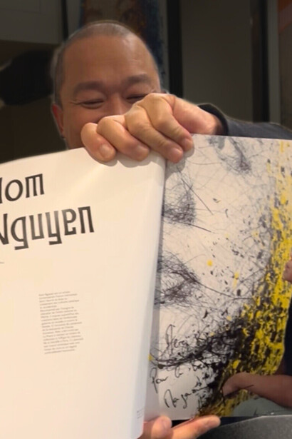 Derrière chaque page tournée, une histoire de résilience et de création : le parcours de Hom Nguyen se lit autant qu’il se ressent