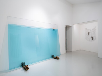 Yoan Capote, Ruido blanco (White noise), exhibition view. Courtesy of Galleria Continua