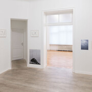 Peter Piller, Bürgerliche dämmerung, ausstellungsansicht. Mit freundlicher genehmigung der Galerie Barbara Wien