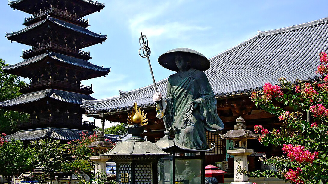 Bronze statue of Kūkai in front of Motoyama-ji’s Main Hall in Mitoyo, Kagawa Prefecture, Japan
