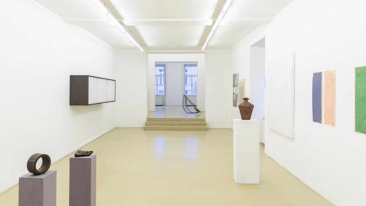 Verschiedene künstler, Artists in residence 2025, ausstellungsansicht. Mit freundlicher genehmigung der Galerie Krinzinger
