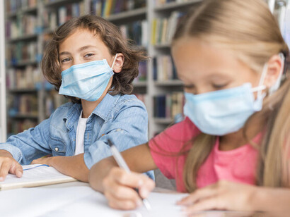 Desde una perspectiva de equidad, la EHD evita que la enfermedad se transforme en un factor de exclusión educativa y social, asegurando trayectorias escolares continuas y justas